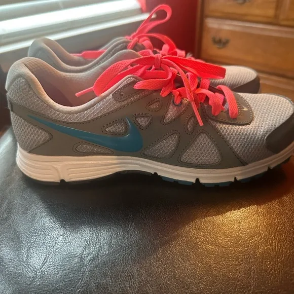 Nike Gray and Pink Sneakers with Sporty Design - Picture 8 of 12